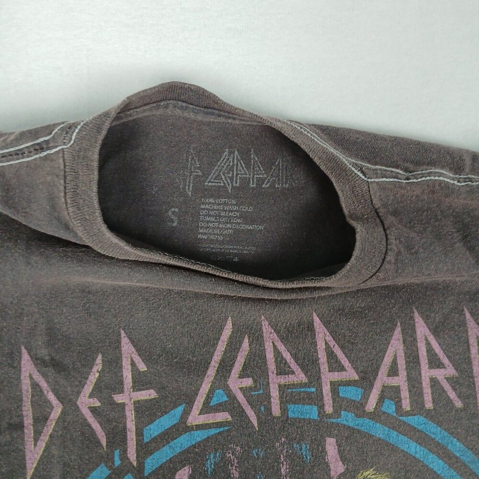 Def Leppard Cotton Purple Blue Leopard Graphic Faded Grey Tee Size Small