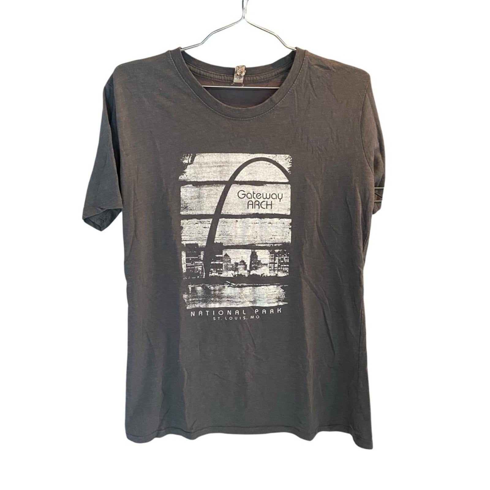 Gateway Arch St. Louis Missouri National Park Graphic Grey Women's Tee