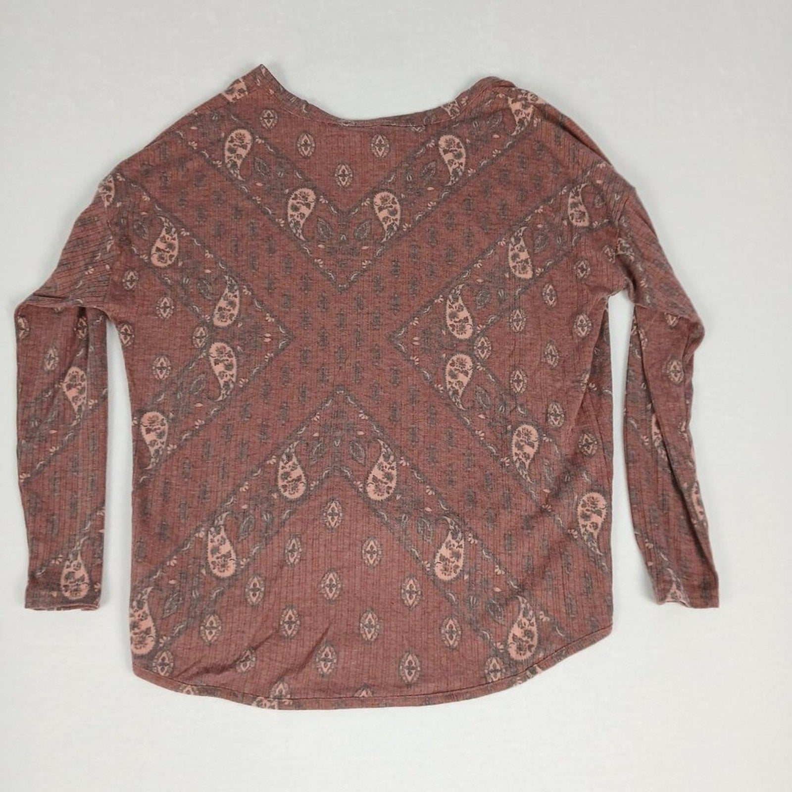 Como Vintage Paisley Faded Pale Red Knot Hem Tie Front Long Sleeve Blouse Top